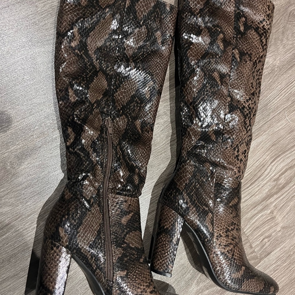 Le Chateau Brown Snake Patterned Heeled Boots